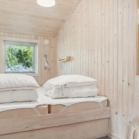 Holiday home Beautiful In Glesborg With Wifi *
